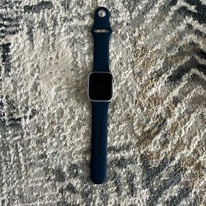 40 mm Apple Watch SE